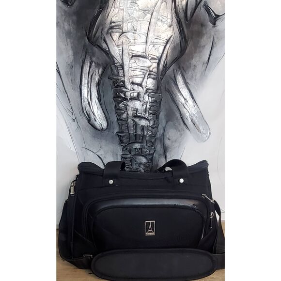 Travelpro duffle bag - Picture 1 of 9